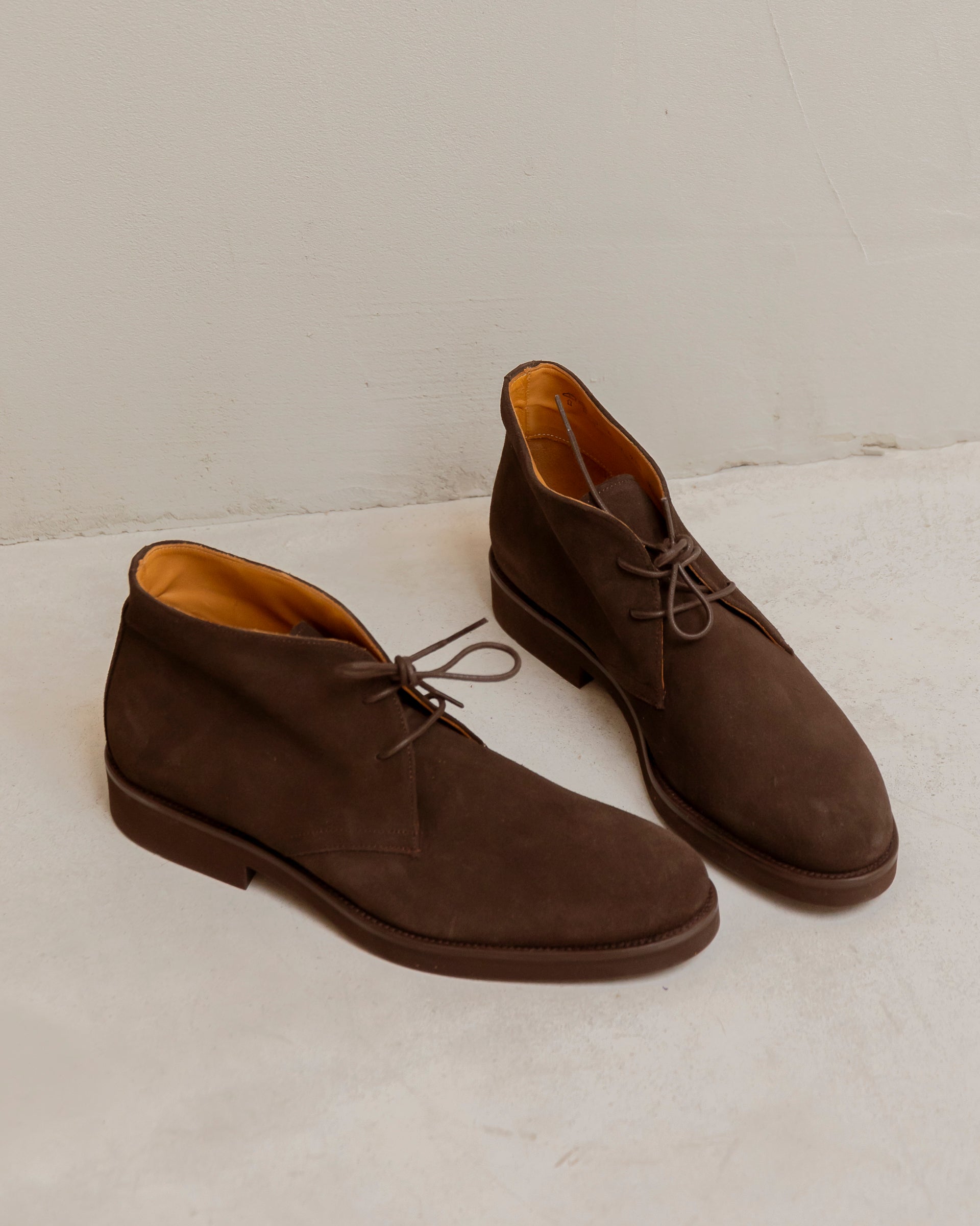 Botas de cordones ante