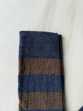Load image into Gallery viewer, Calcetín rayas alto Azul jeans y marrón
